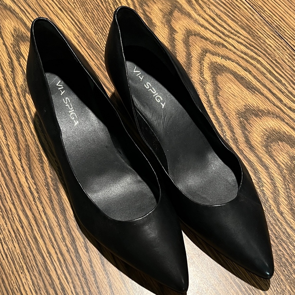 Via Spiga Black Pointed Toe Heels Never Worn